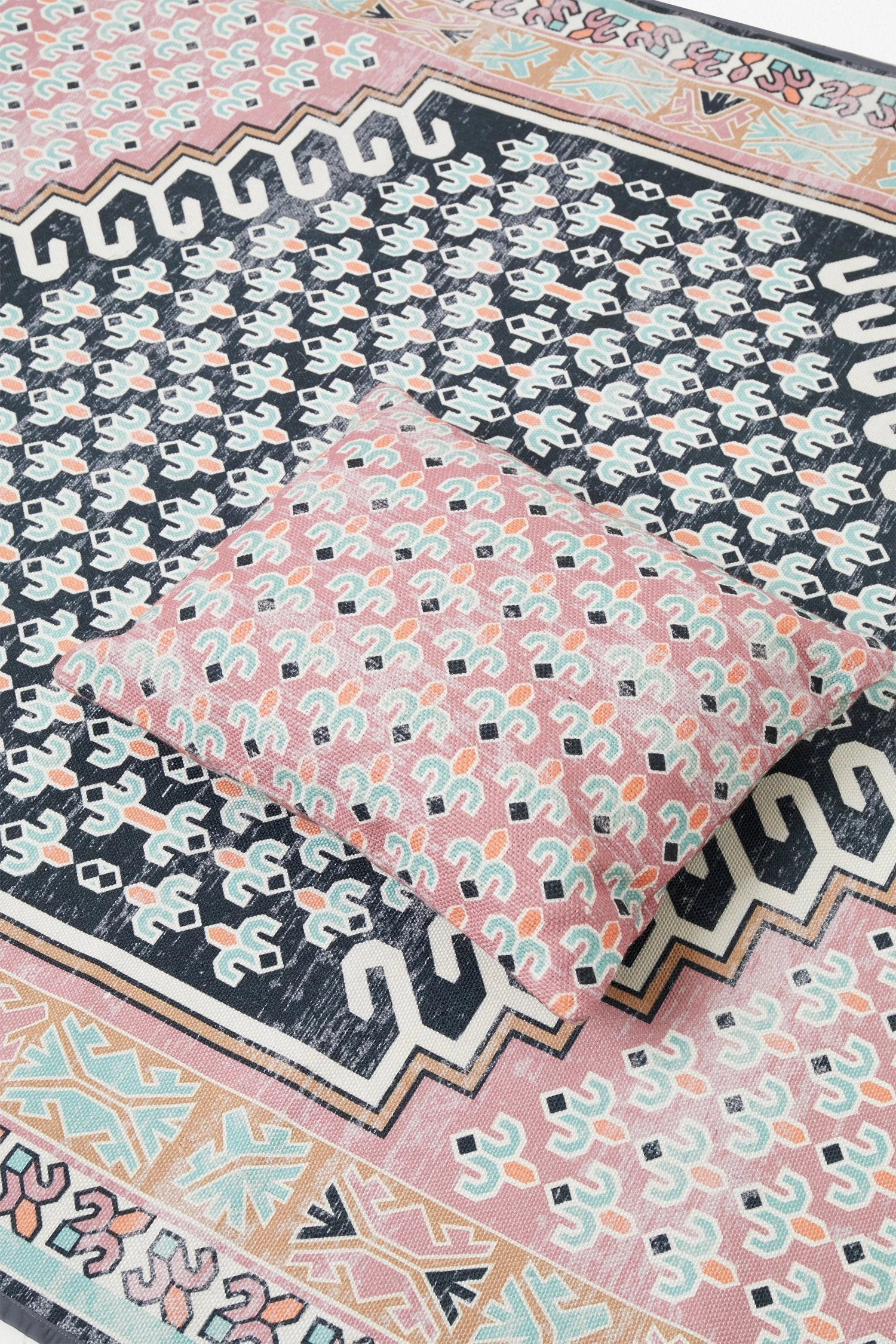 French Connection Poppy Picnic Rug 6 French Connection Poppy Picnic Rug