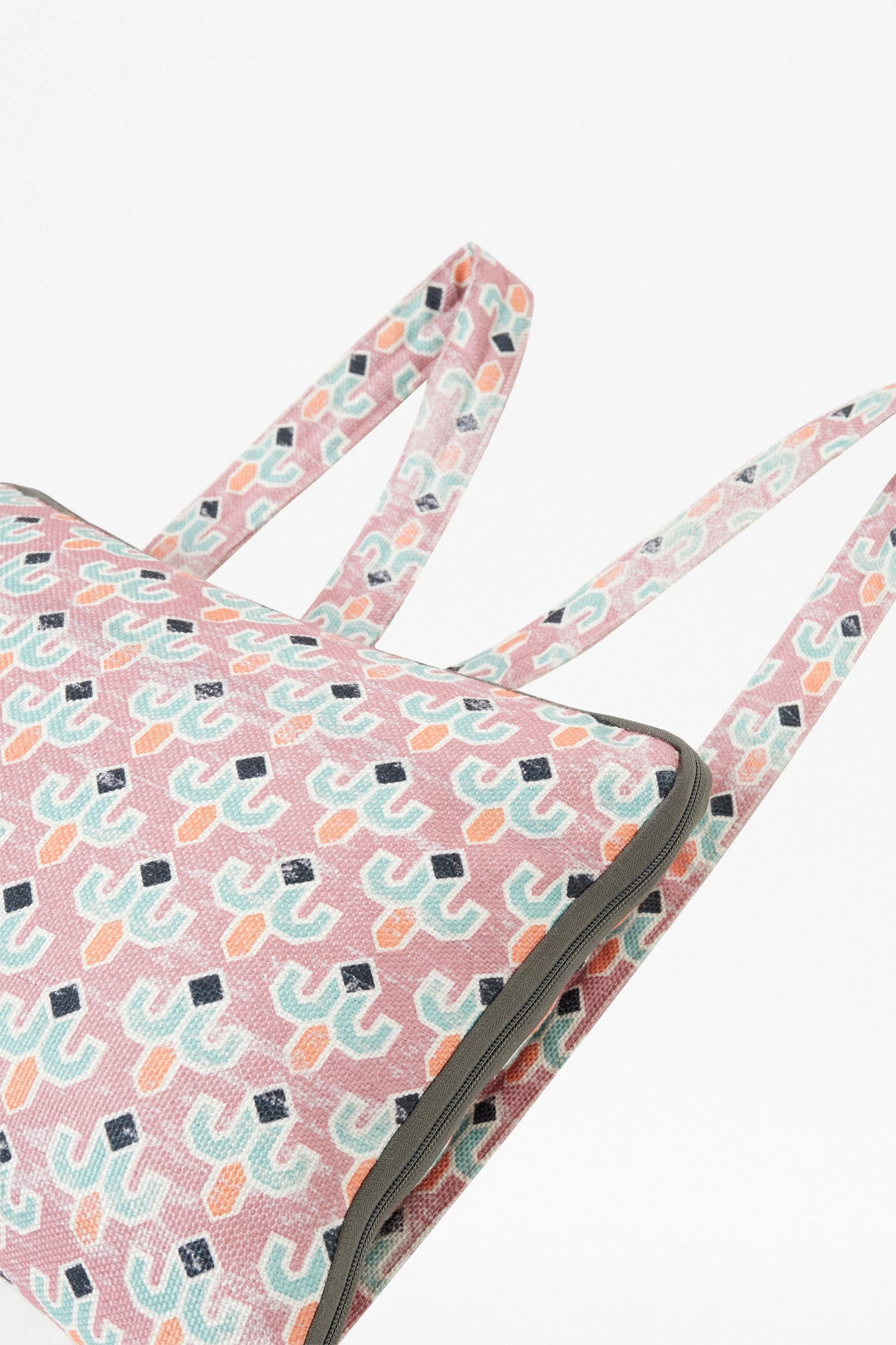 French Connection Poppy Picnic Rug 7 French Connection Poppy Picnic Rug