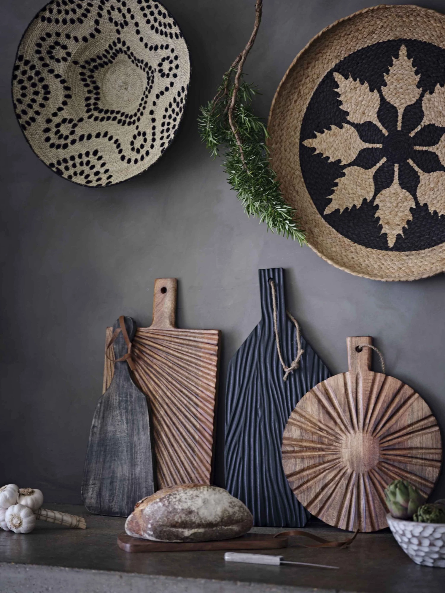 French Connection Circle Carved Serving Board New In 4 French Connection Circle Carved Serving Board New In